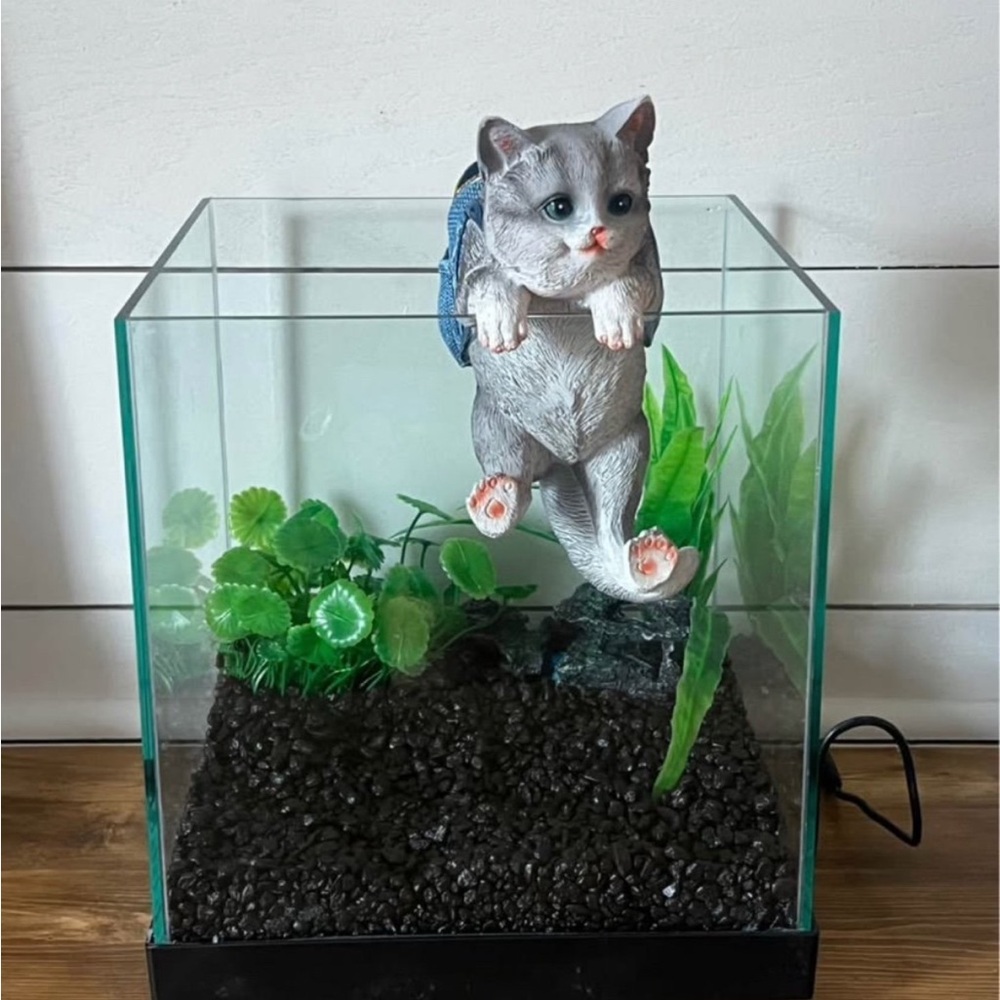 Cute Cat Figurine With Backpack – Aquarium/Desk Decor